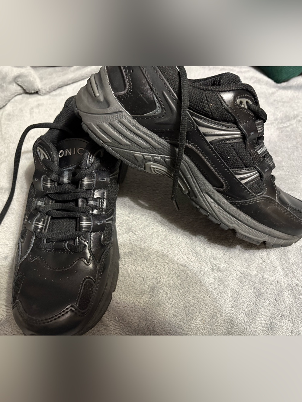 Vionic Black Walk Sneakers